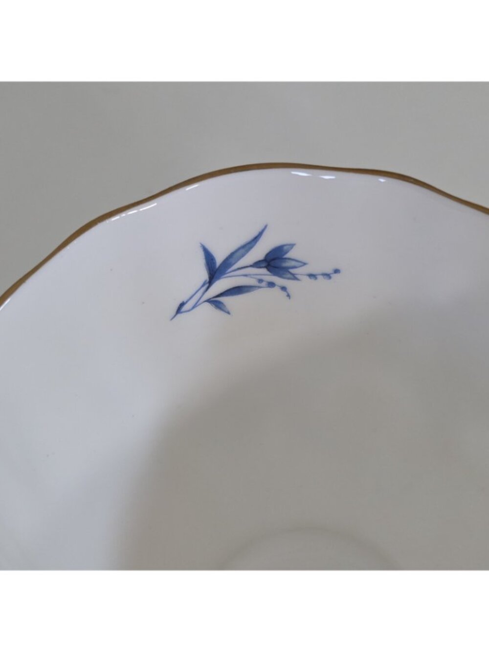 Vintage Sandringham English Bone China Teacup & Saucer Set Blue Roses Gold Trim - Picture 8 of 14